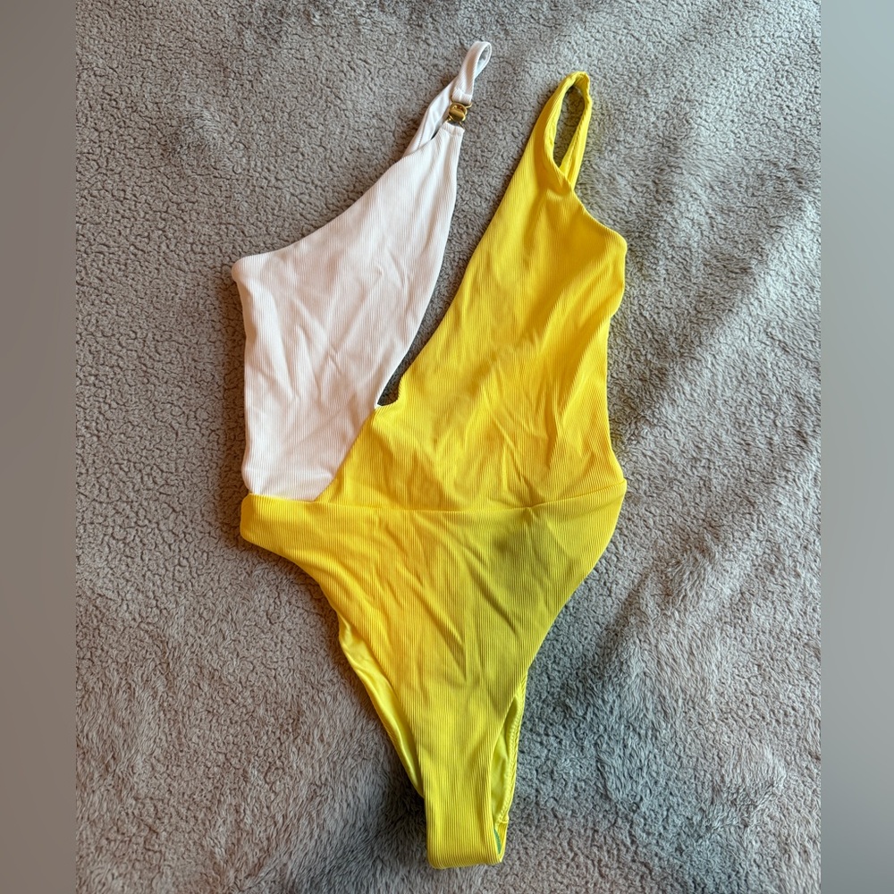 Brand New Zara One Shoulder swimsuit -Yellow and white